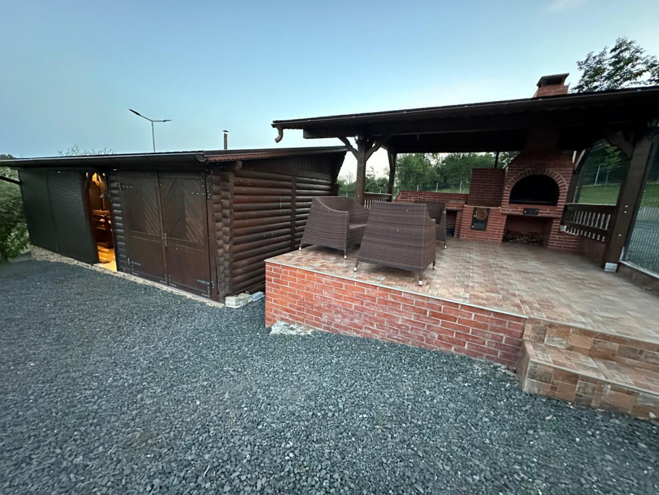 Casa de vacanta cu teren de 2344 mp - zona Nadas 8, foxfort.ro