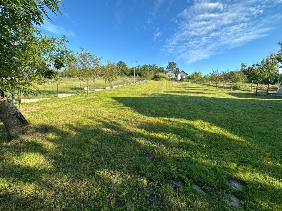 Casa de vacanta cu teren de 2344 mp - zona Nadas 11, foxfort.ro