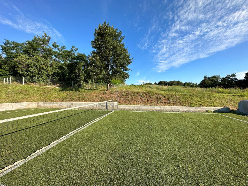 Casa de vacanta cu teren de 2344 mp - zona Nadas 13, foxfort.ro