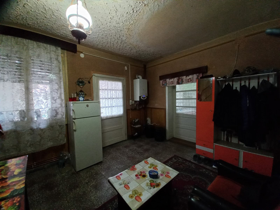 Casa individuala spatioasa cu 6 camere - Ghiroda 1, foxfort.ro