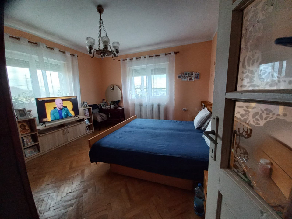 Casa individuala spatioasa cu 6 camere - Ghiroda 3, foxfort.ro