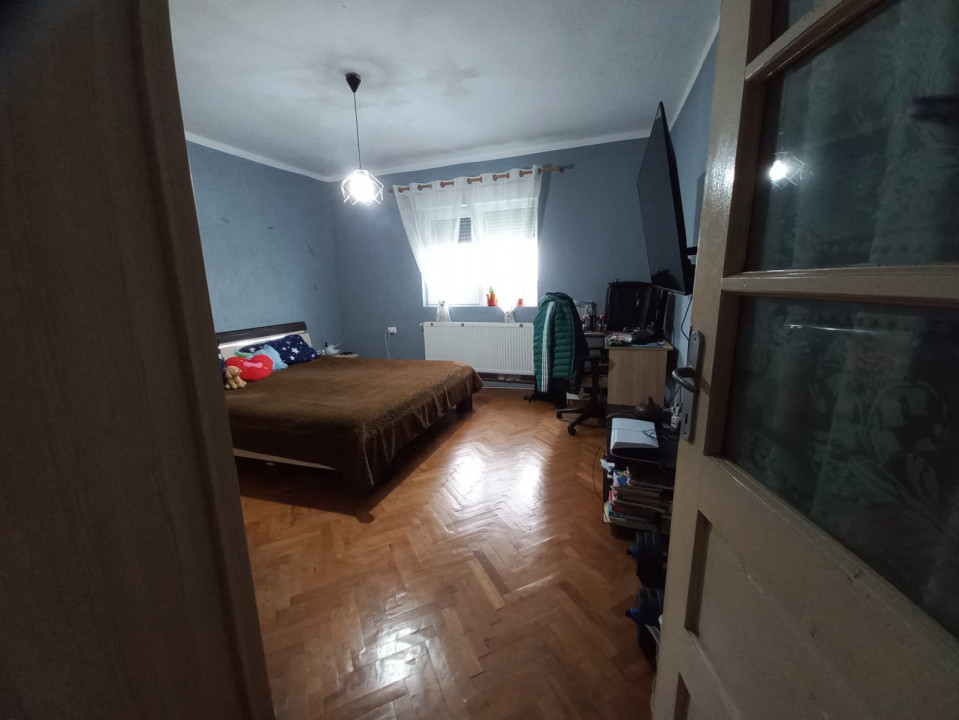 Casa individuala spatioasa cu 6 camere - Ghiroda 5, foxfort.ro