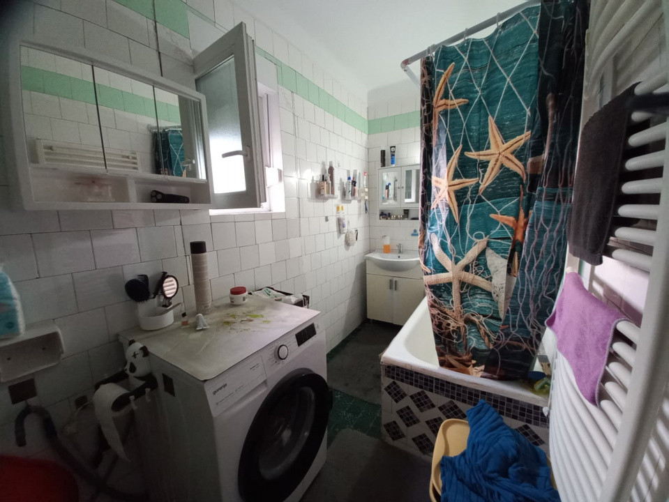 Casa individuala spatioasa cu 6 camere - Ghiroda 10, foxfort.ro