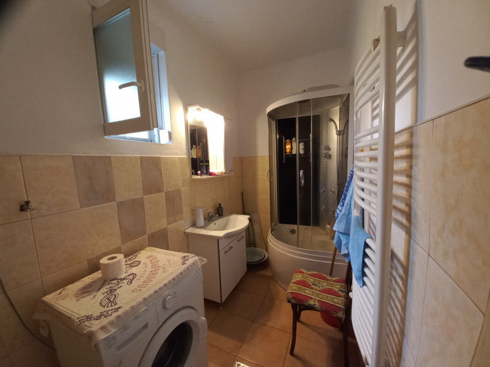 Casa individuala spatioasa cu 6 camere - Ghiroda 11, foxfort.ro