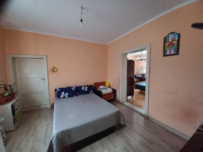 Casa individuala spatioasa cu 6 camere - Ghiroda imagine mica 4, foxfort.ro