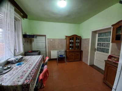 Casa individuala spatioasa cu 6 camere - Ghiroda imagine mica 9, foxfort.ro