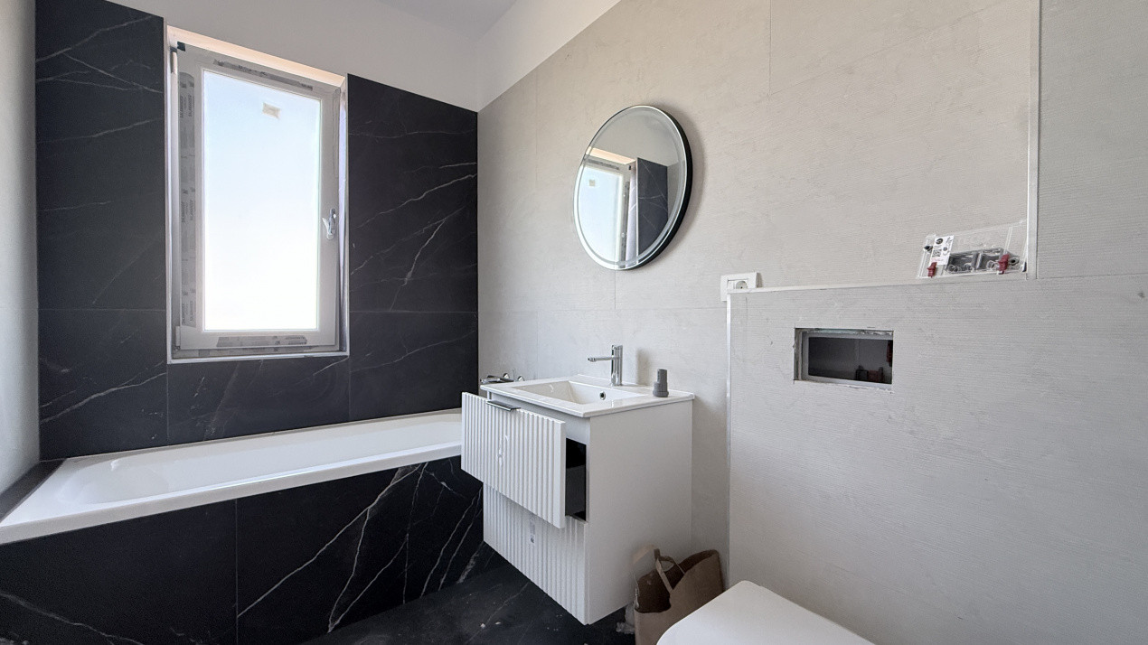 Comision 0% Apartament de vanzare, 3 camere + terasa de 15,62 mp Mosnita 10, foxfort.ro