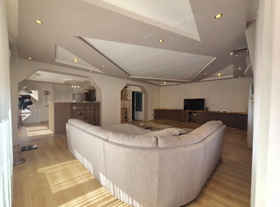 COMISION 0% - Casa individuala de vanzare | Zona Parneava | 391 mp 2, foxfort.ro