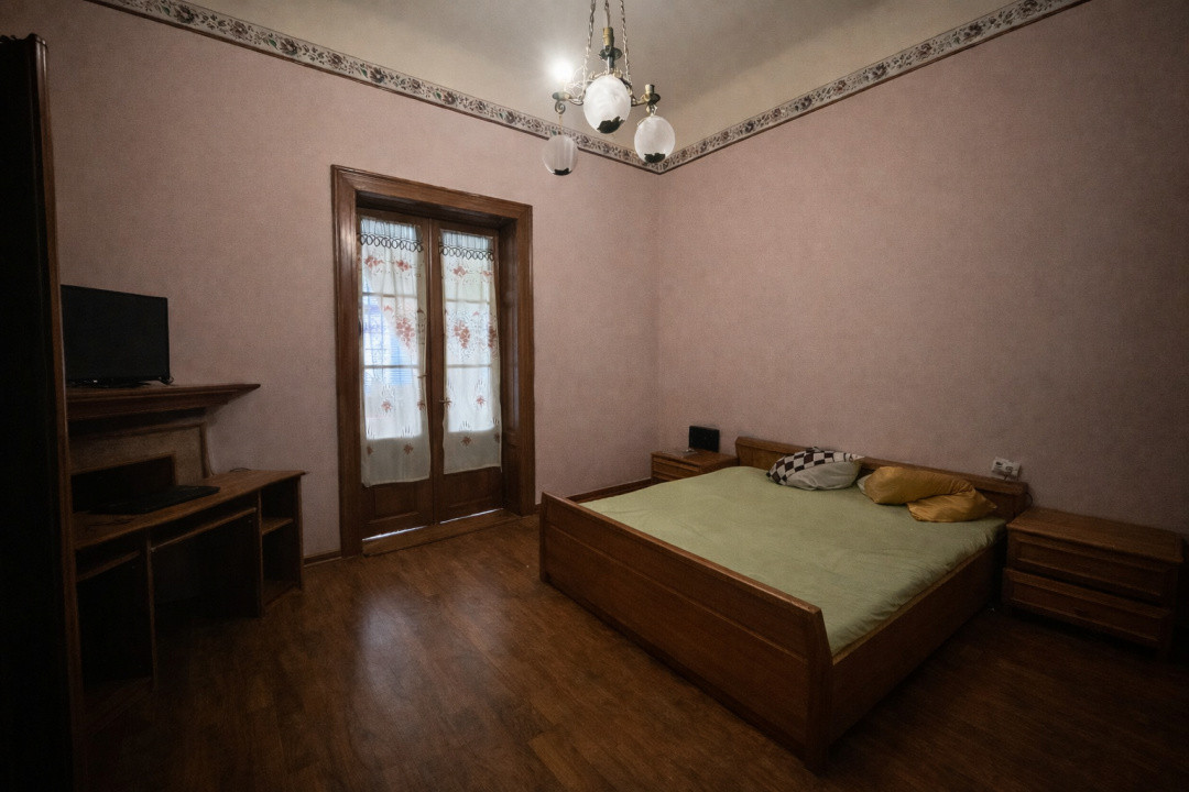 Apartament 3 camere, semidecomandat, etajul 1, Ultracentral-Arad 2, foxfort.ro