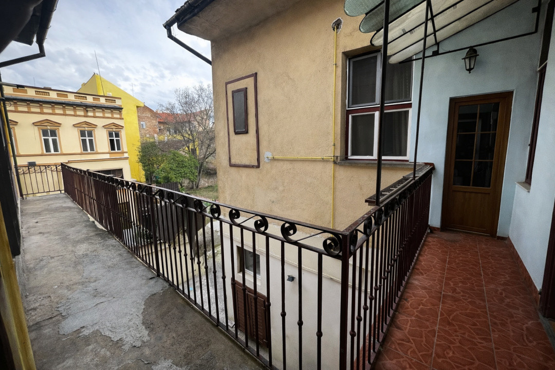 Apartament 3 camere, semidecomandat, etajul 1, Ultracentral-Arad 3, foxfort.ro