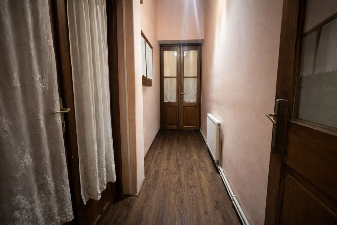 Apartament 3 camere, semidecomandat, etajul 1, Ultracentral-Arad 4, foxfort.ro