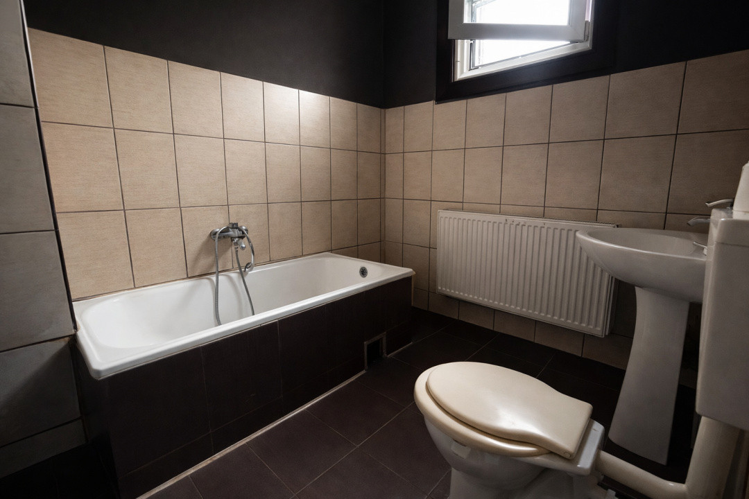 Apartament 3 camere, semidecomandat, etajul 1, Ultracentral-Arad 6, foxfort.ro