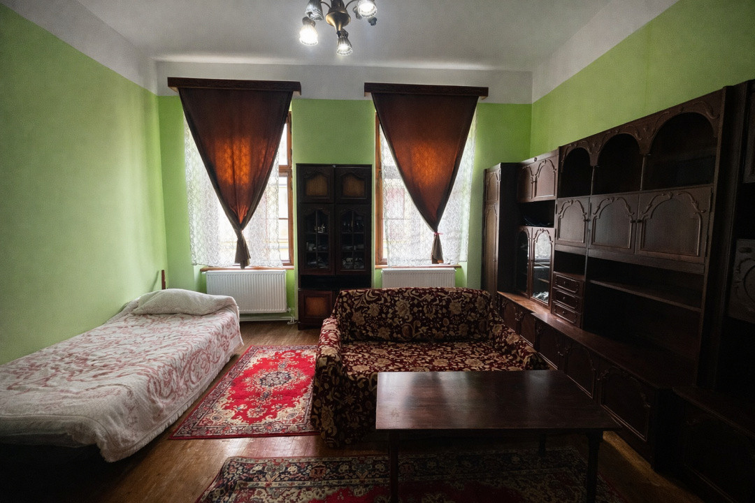 Apartament 3 camere, semidecomandat, etajul 1, Ultracentral-Arad 7, foxfort.ro