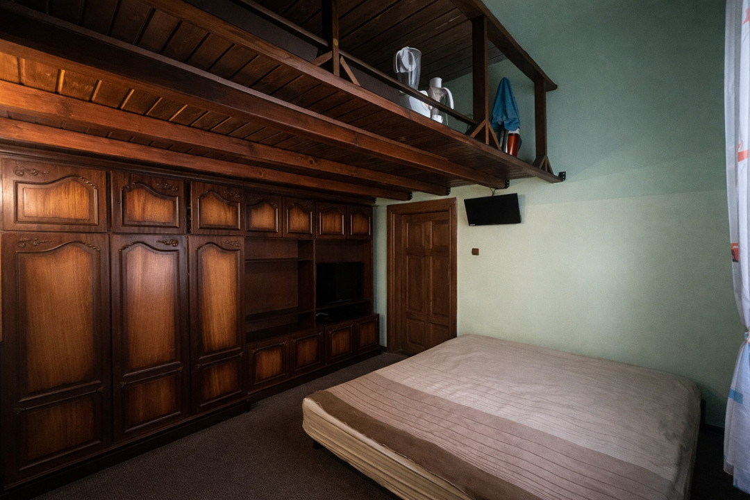 Apartament 3 camere, semidecomandat, etajul 1, Ultracentral-Arad 10, foxfort.ro