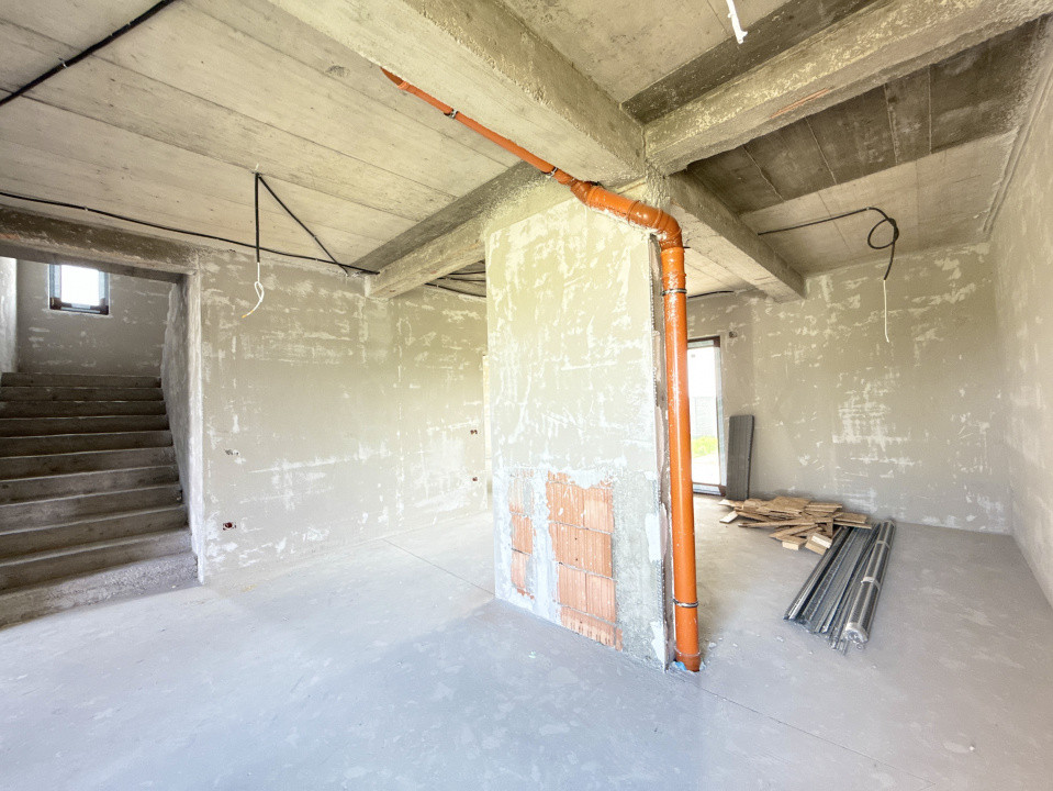 Casa cu 4 camere, interior la gri si exterior la rosu in Sacalaz 8, foxfort.ro