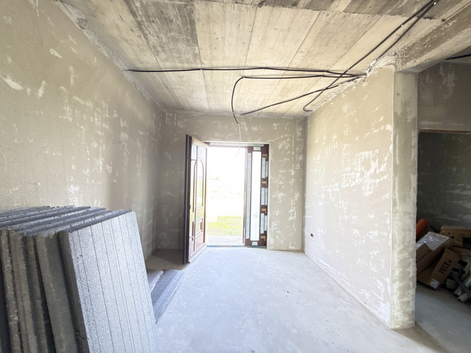 Casa cu 4 camere, interior la gri si exterior la rosu in Sacalaz 11, foxfort.ro