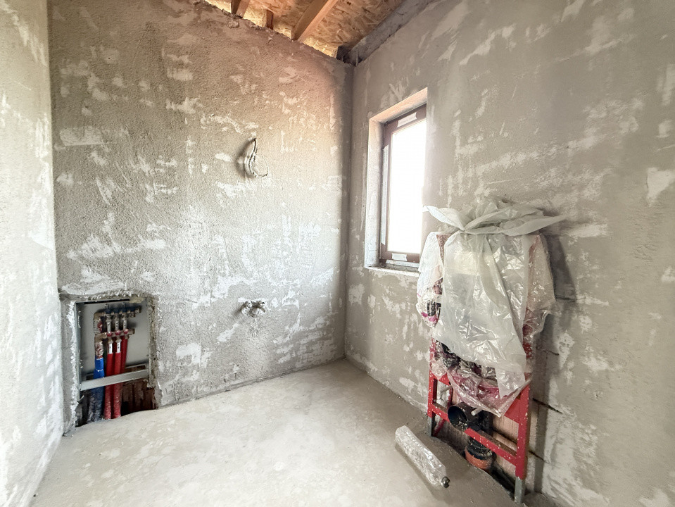 Casa cu 4 camere, interior la gri si exterior la rosu in Sacalaz 19, foxfort.ro