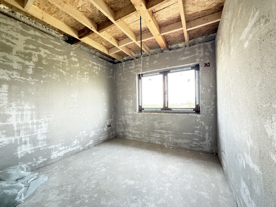 Casa cu 4 camere, interior la gri si exterior la rosu in Sacalaz 21, foxfort.ro