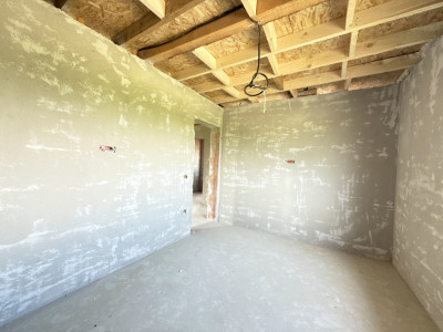 Casa cu 4 camere, interior la gri si exterior la rosu in Sacalaz imagine mica 22, foxfort.ro