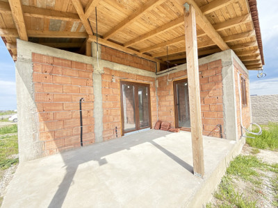 Casa cu 4 camere, interior la gri si exterior la rosu in Sacalaz imagine mica 23, foxfort.ro