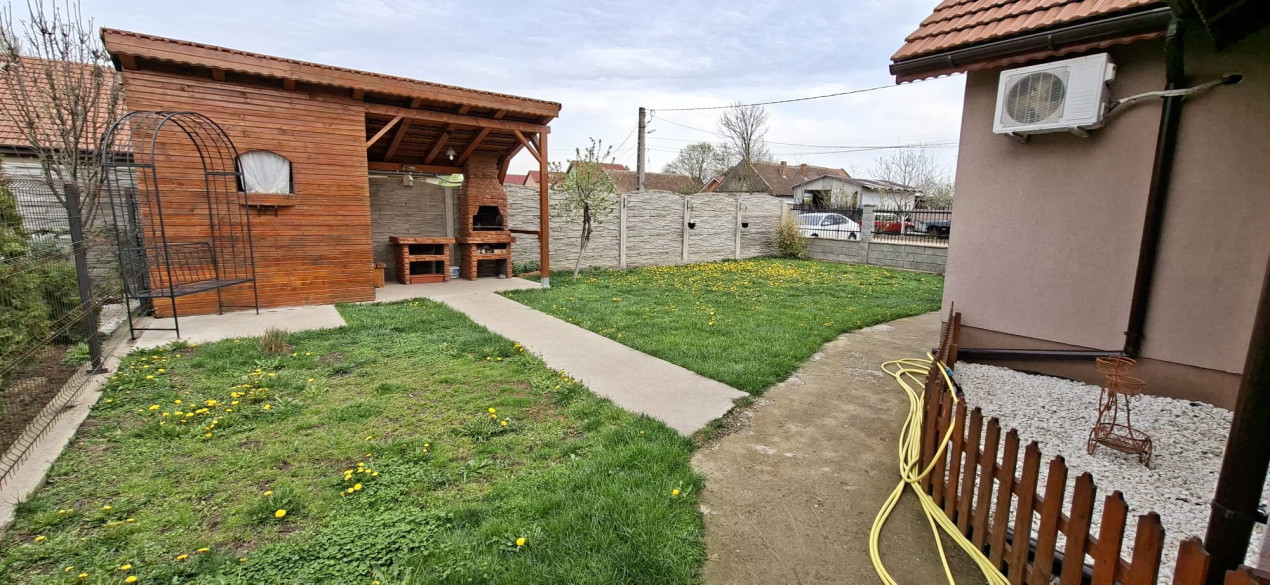 Casa individuala cu 3 camere moderna in Sanmihaiu Roman 8, foxfort.ro