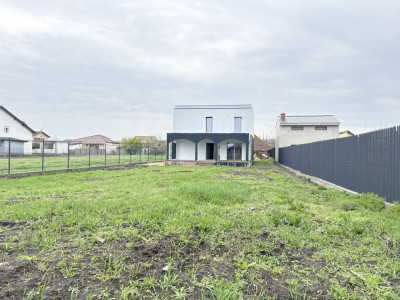 COMISION 0% Casa cu 4 camere si teren 1125 mp in Sacalaz 