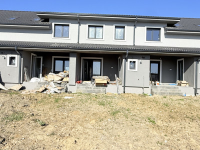 Casa de vanzare cu 4 camere cu toate utilitatile - Lidl Drumul Boilor imagine mica 1, foxfort.ro