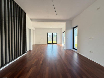 Duplex 5 camere despartit prin camera tehnica - la cheie, in Sacalaz