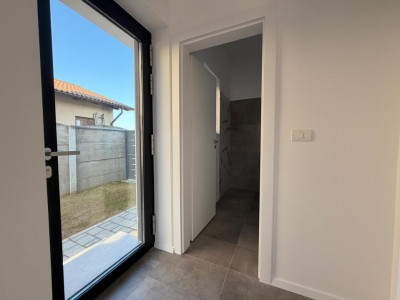 Duplex 5 camere despartit prin camera tehnica - la cheie, in Sacalaz imagine mica 12, foxfort.ro