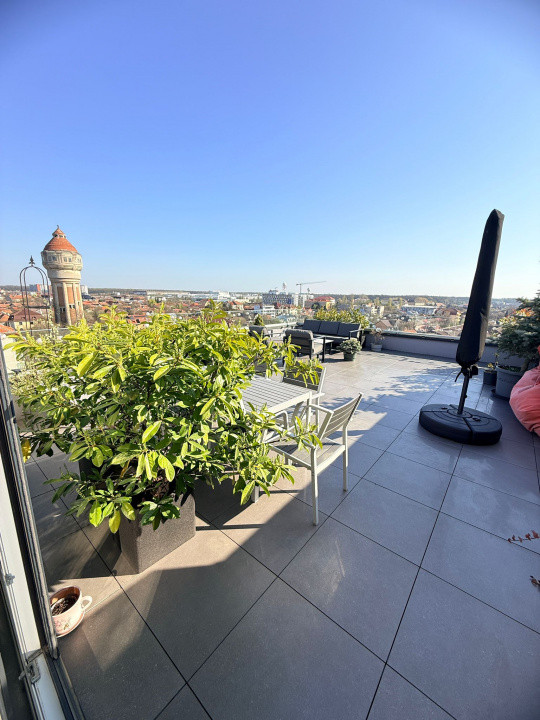 Apartament cu 3 camere, tip penthouse, zona Badea Cartan 4, foxfort.ro