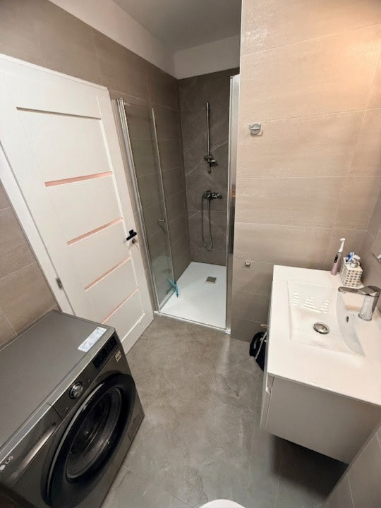 Apartament cu 3 camere, tip penthouse, zona Badea Cartan 8, foxfort.ro