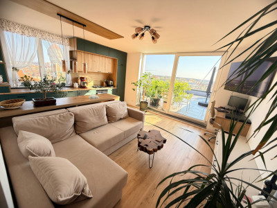 Apartament cu 3 camere, tip penthouse, zona Badea Cartan