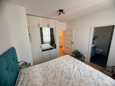 Apartament cu 3 camere, tip penthouse, zona Badea Cartan imagine mica 2, foxfort.ro