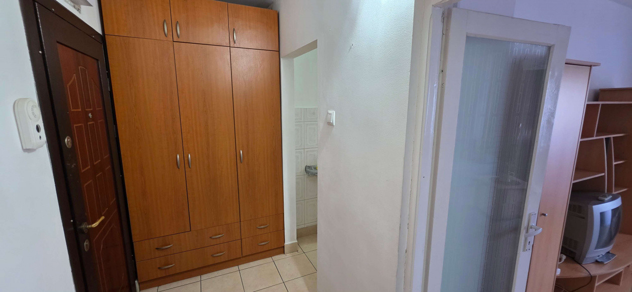 Apartament cu o camera de inchiriat in Arad, zona Aurel Vlaicu 7, foxfort.ro