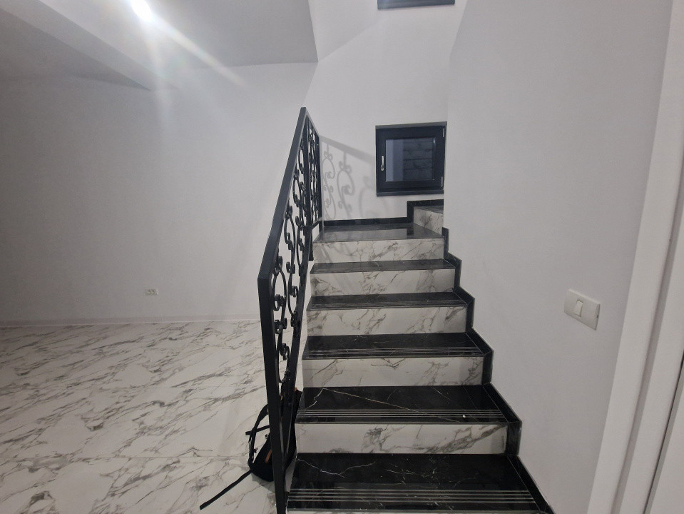 Duplex de vanzare cu 3 camere si teren de 309 mp - Recas 4, foxfort.ro