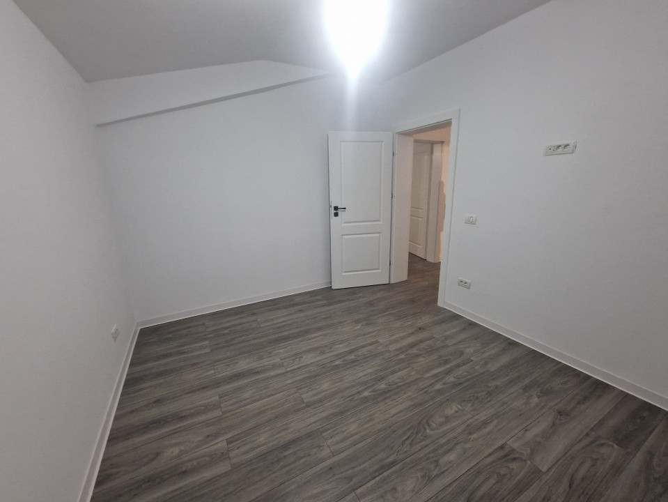 Duplex de vanzare cu 3 camere si teren de 309 mp - Recas 8, foxfort.ro