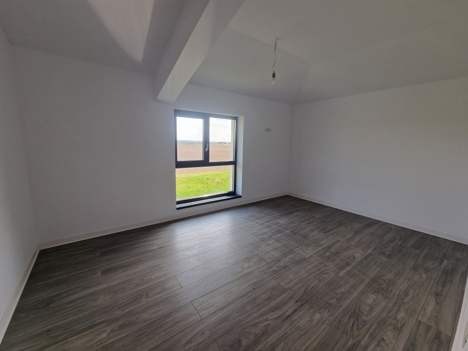 Duplex de vanzare cu 3 camere si teren de 309 mp - Recas 1, foxfort.ro