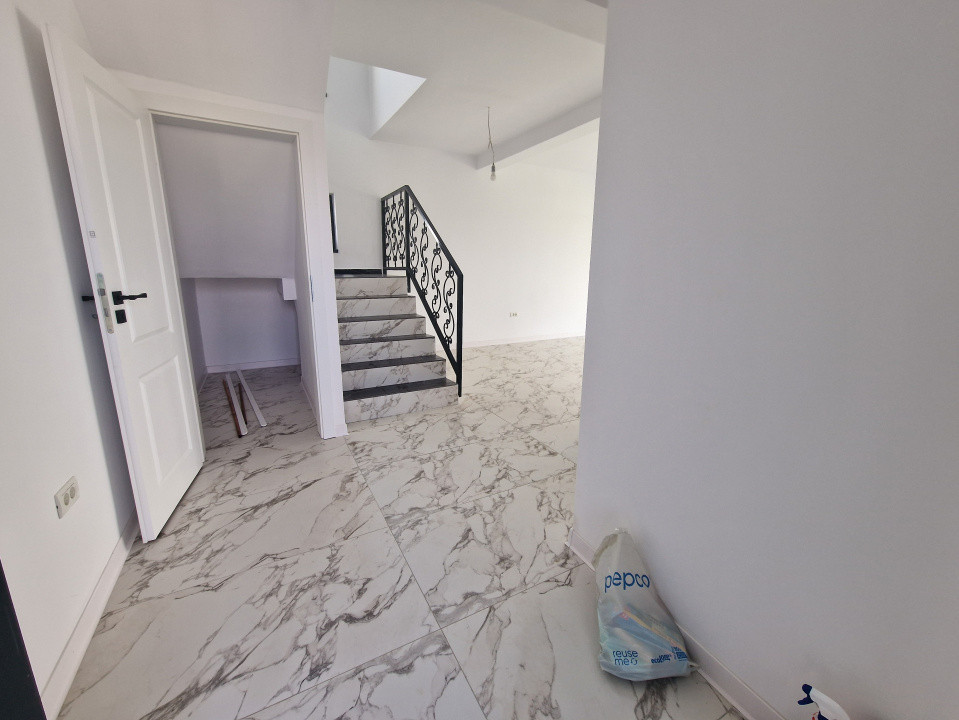 Duplex de vanzare cu 3 camere si teren de 309 mp - Recas 3, foxfort.ro