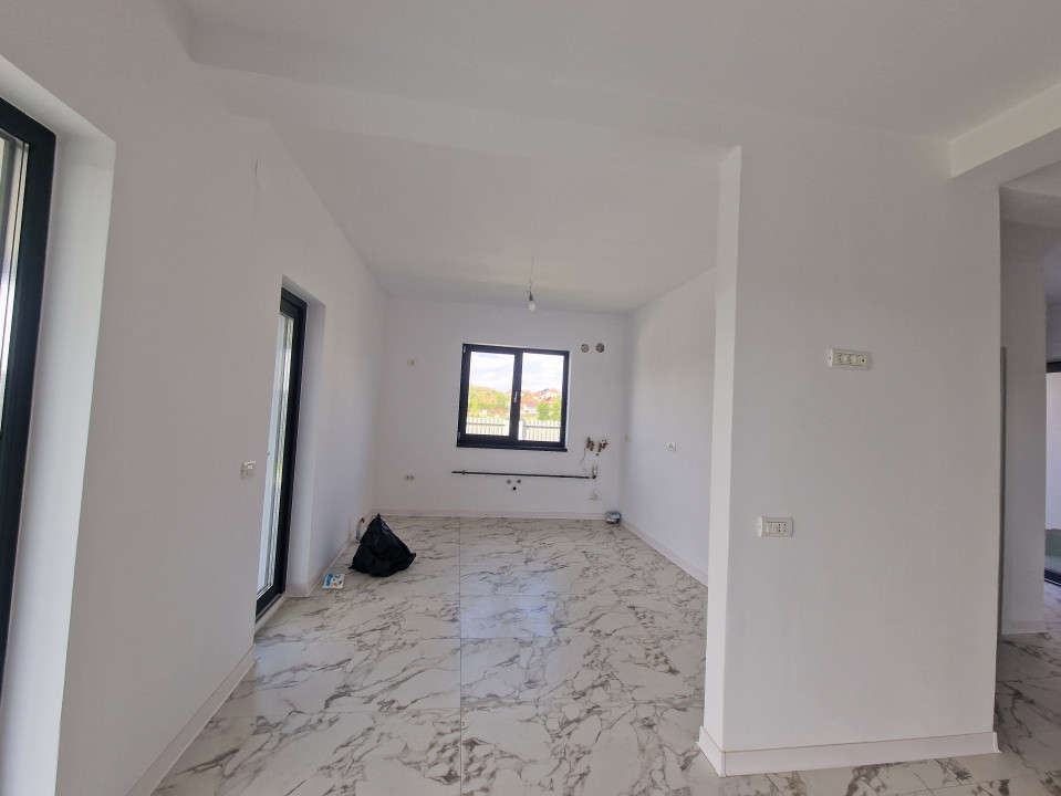 Duplex de vanzare cu 3 camere si teren de 309 mp - Recas 5, foxfort.ro