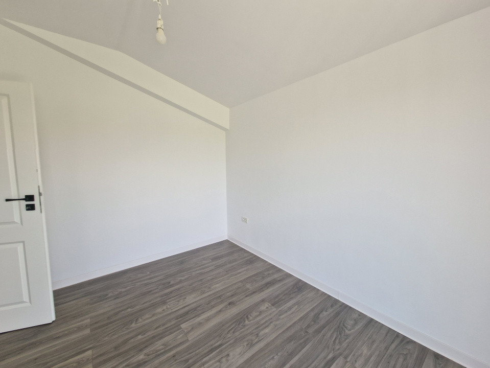 Duplex de vanzare cu 3 camere si teren de 309 mp - Recas 6, foxfort.ro