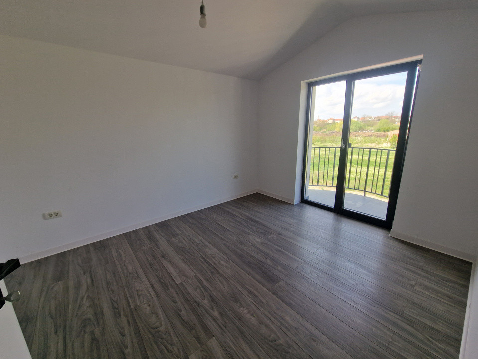 Duplex de vanzare cu 3 camere si teren de 309 mp - Recas 7, foxfort.ro
