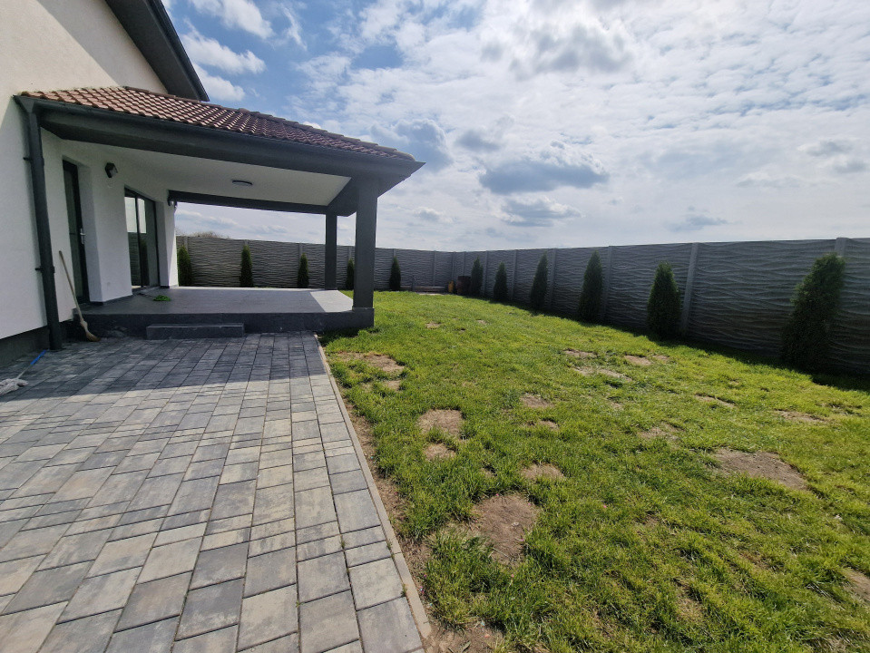 Duplex de vanzare cu 3 camere si teren de 309 mp - Recas 10, foxfort.ro