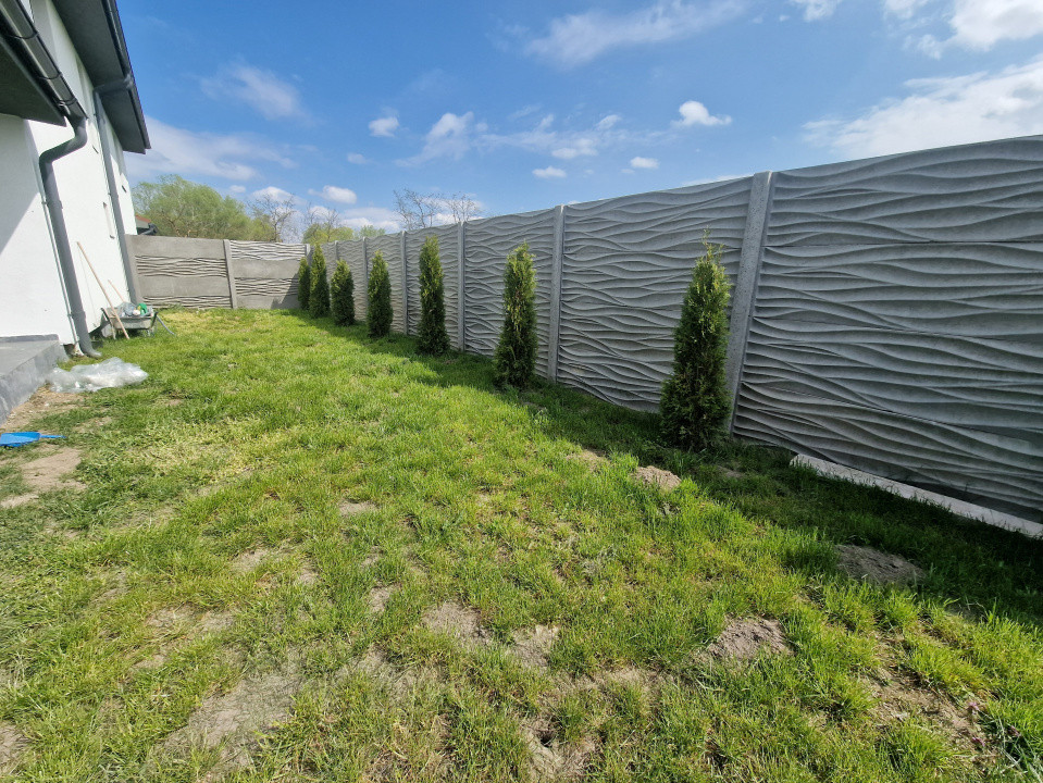 Duplex de vanzare cu 3 camere si teren de 309 mp - Recas 13, foxfort.ro