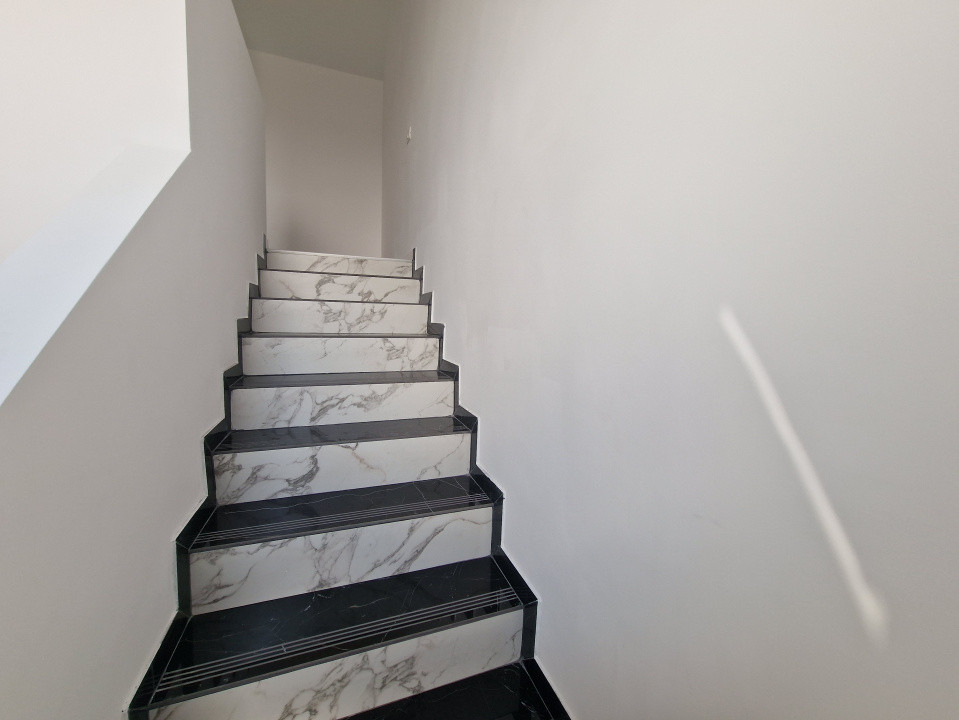 Duplex de vanzare cu 3 camere si teren de 309 mp - Recas 14, foxfort.ro