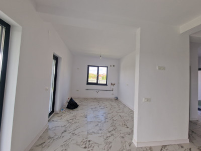 Duplex de vanzare cu 3 camere si teren de 309 mp - Recas imagine mica 5, foxfort.ro