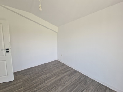 Duplex de vanzare cu 3 camere si teren de 309 mp - Recas imagine mica 6, foxfort.ro