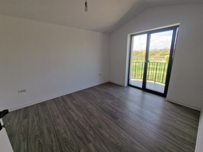 Duplex de vanzare cu 3 camere si teren de 309 mp - Recas imagine mica 7, foxfort.ro