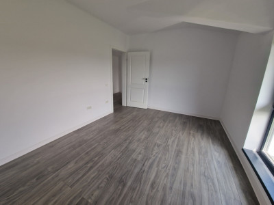 Duplex de vanzare cu 3 camere si teren de 309 mp - Recas imagine mica 16, foxfort.ro