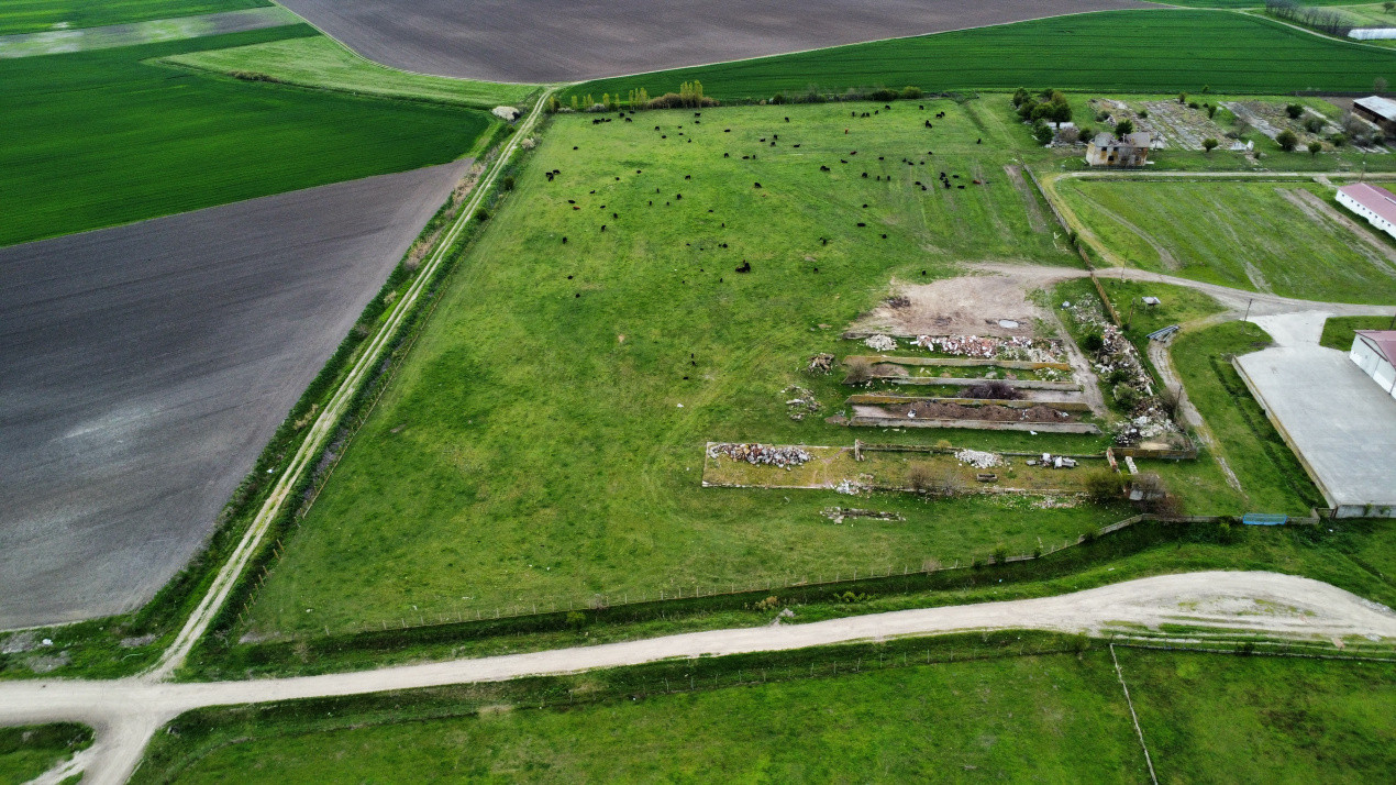 Teren intravilan cu suprafata de 58.340 mp, in Sanmartinul Sarbesc 18, foxfort.ro