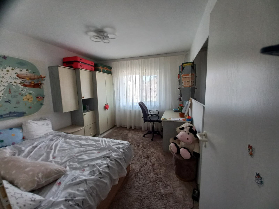 Apartament 4 camere, spatios, renovat – Lipovei 5, foxfort.ro